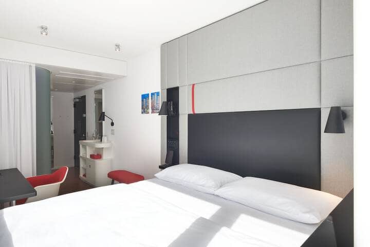 Room 7 of 43